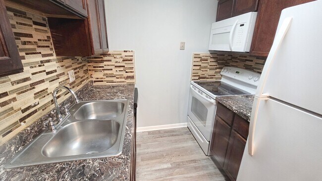 Photo - Spacious 2 Bedroom Condo for Rent in Urbandale