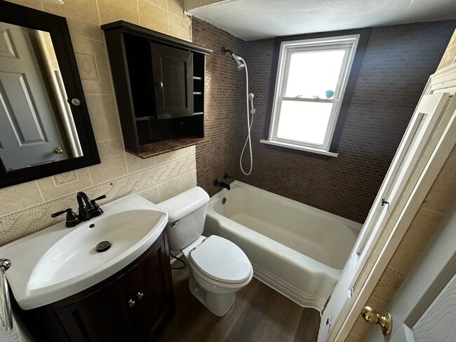 Photo - 4105 W 2nd St