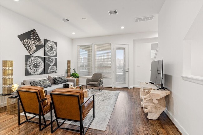 Photo - 308 Jensen Dr