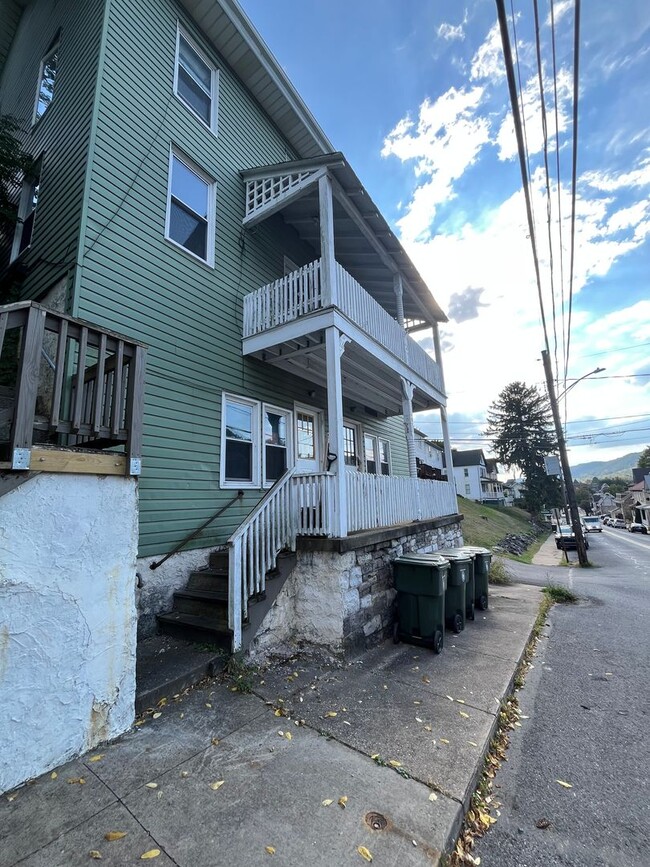 Photo - 300-302 Howard St Unit 300-1