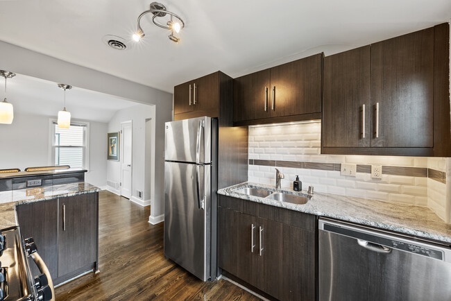 Photo - 3806 S Brust Ave Unit Bay View 3B Close To Lake