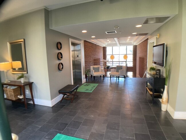 Photo - Upscale Condo in Popular Davis Park!