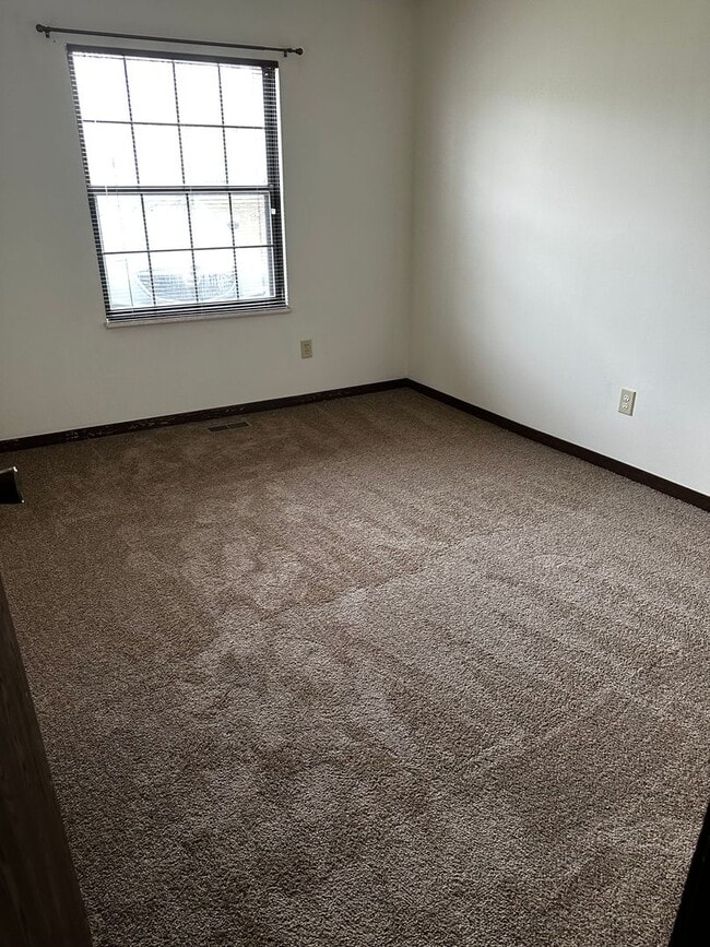 Photo - 631 E Waterloo Ct