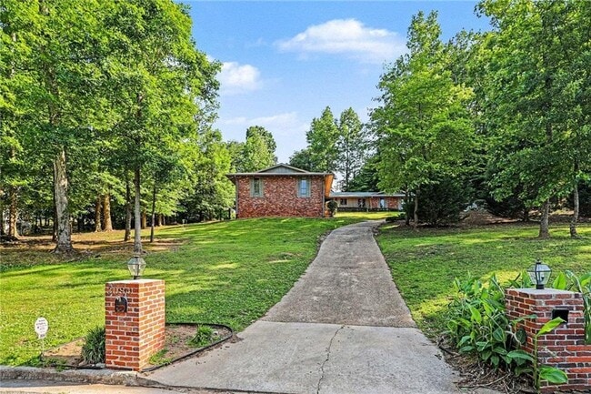 Building Photo - 3084 Green Valley Dr