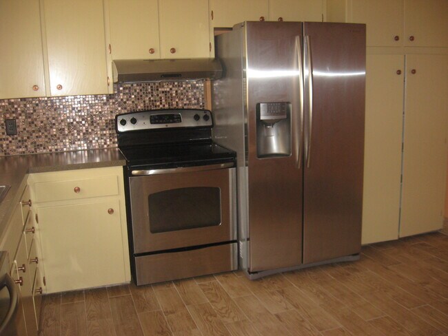 Photo - 5633 Parker St