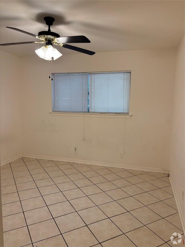 Building Photo - 5205 Bennett Ave Rental
