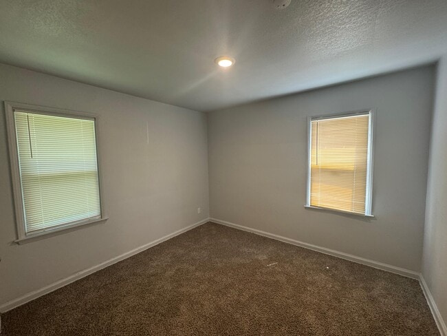 Photo - 9430 Philip St