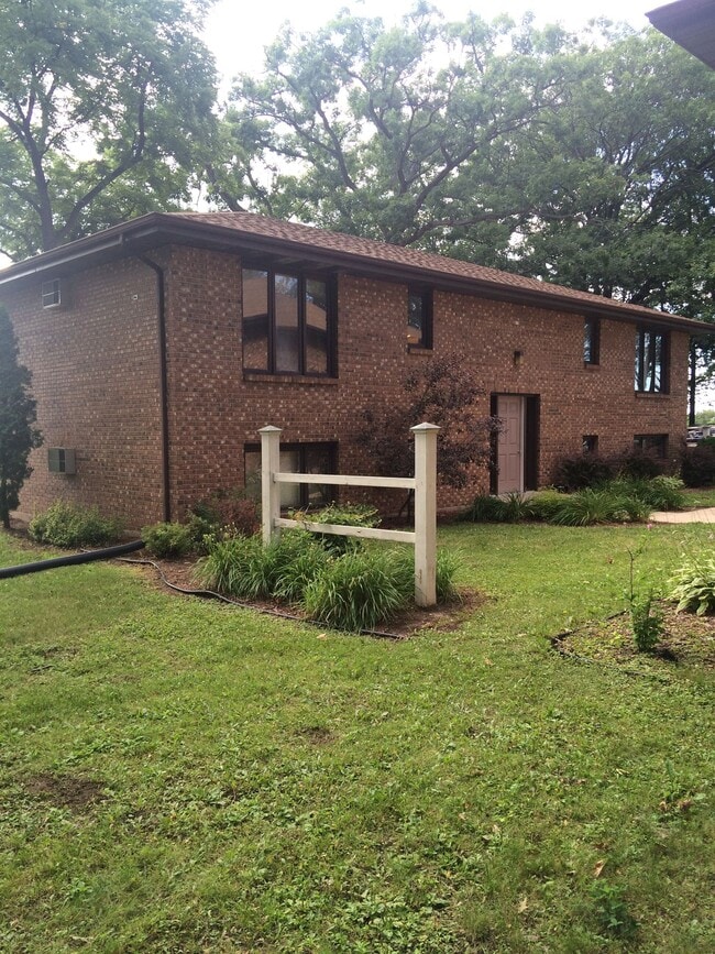 Photo - Immaculate Updated 2 Bedroom