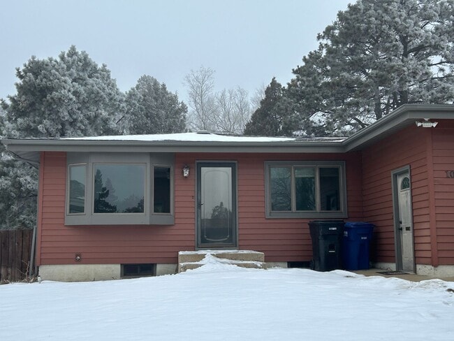 Building Photo - Lovely, Spacious 4 bedroom house