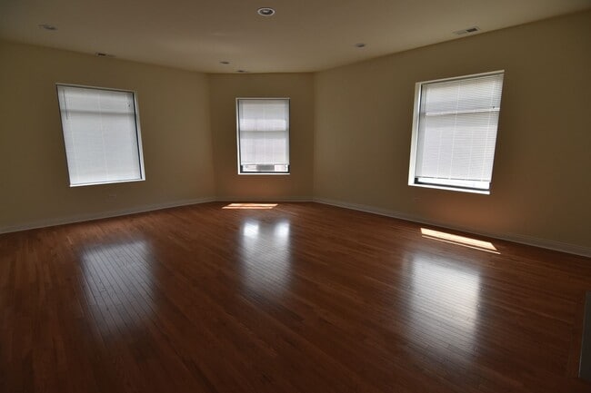 Photo - 800-802 W. BELMONT Unit 802-3E