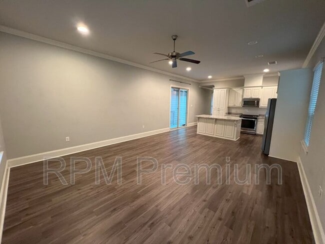 Photo - 2353 Orpine Ave