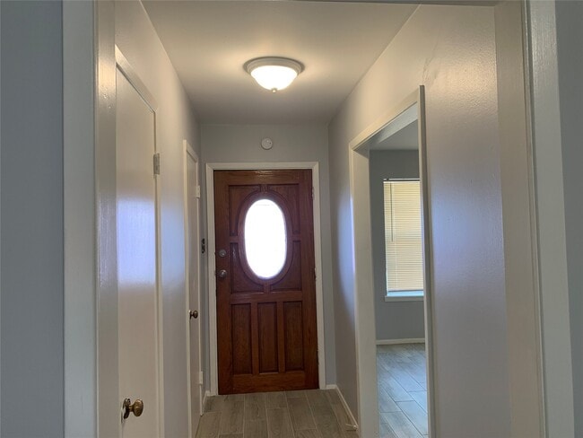 Photo - 11602 Roos Rd