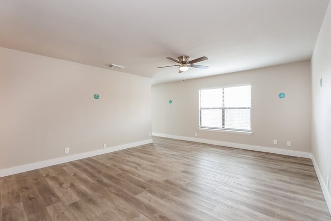 8042 Swindow Cir