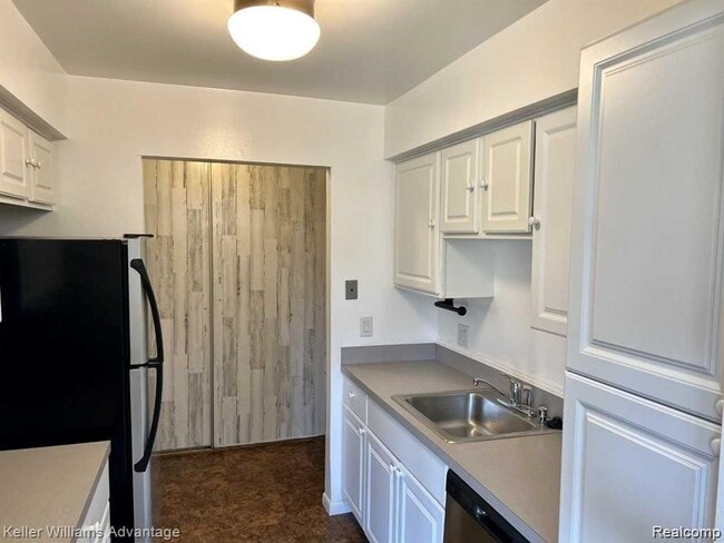 Photo - 30060 W 12 Mile Rd Unidad 85