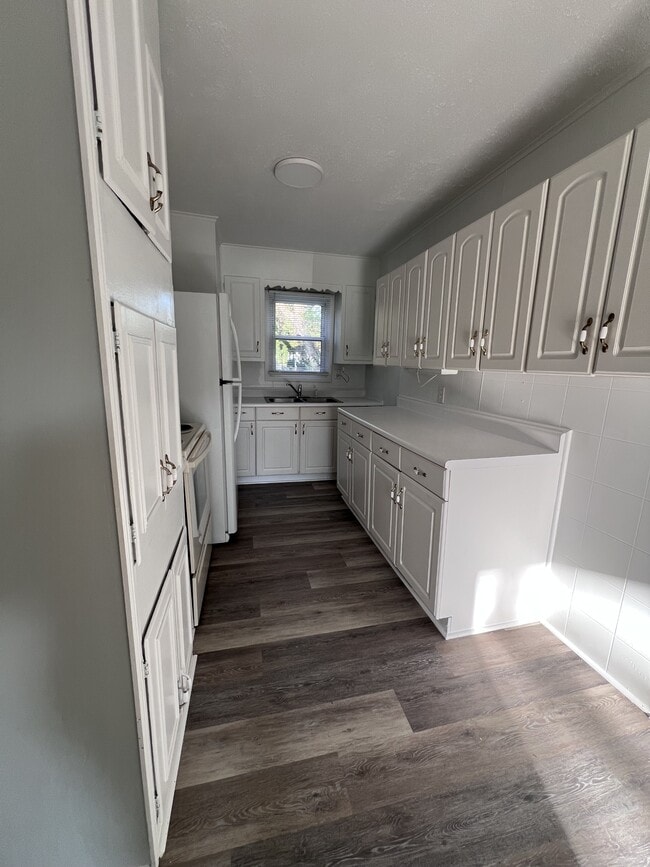 Photo - 2308 Pine Way