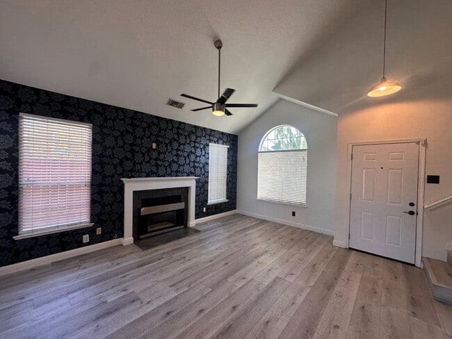 Photo - 2214 E Chennault Ave