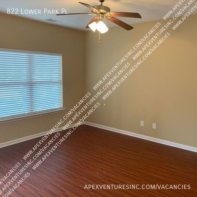 Photo - 822 Lower Park Pl