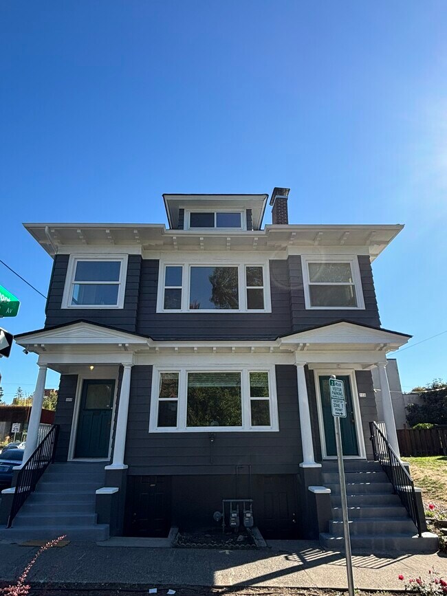 Photo - 900 SE 13th Ave