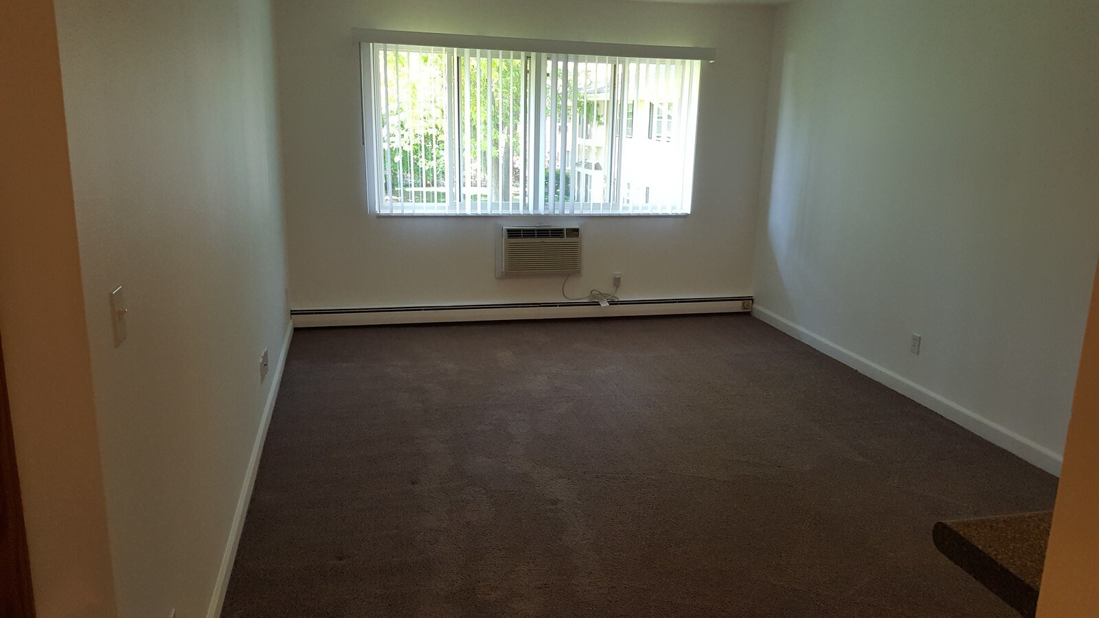 Living room - 5650 W Wahner Ave Unidad 110