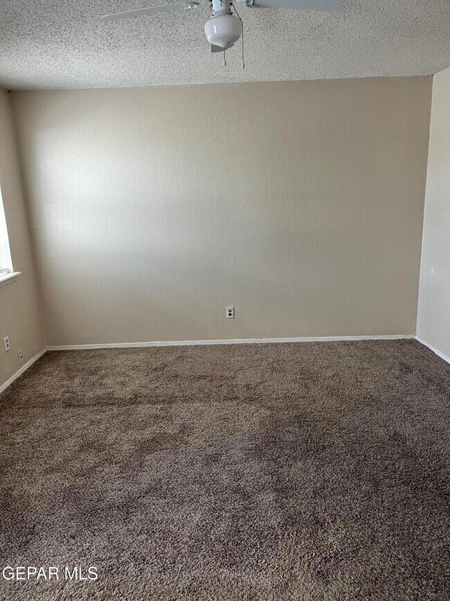 Photo - 1586 Bengal Dr