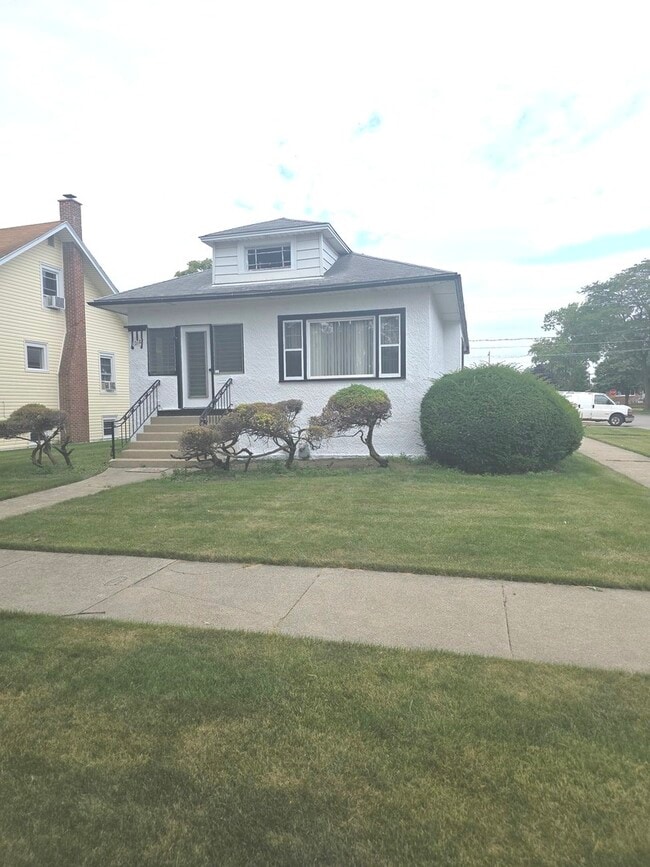 Building Photo - 1218 N 18th Ave