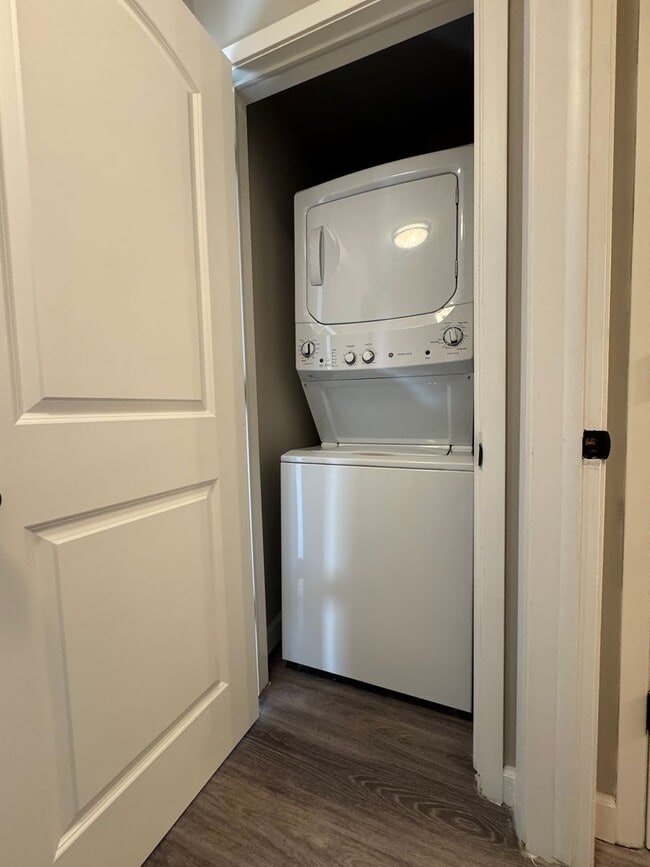 Cedar Plaza Apartments & Townhomes