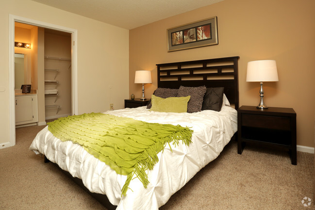 Bedroom - Wilton Farm Apartments