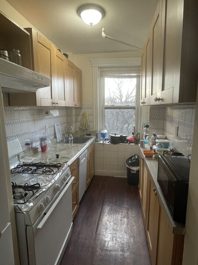 Photo - 2BR 1Bth unit. Heat/Hot Water included. Great location!