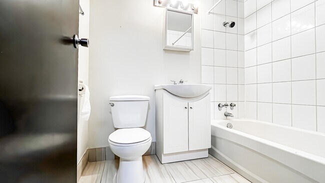 Photo - 1925 Nelson St Unit 002