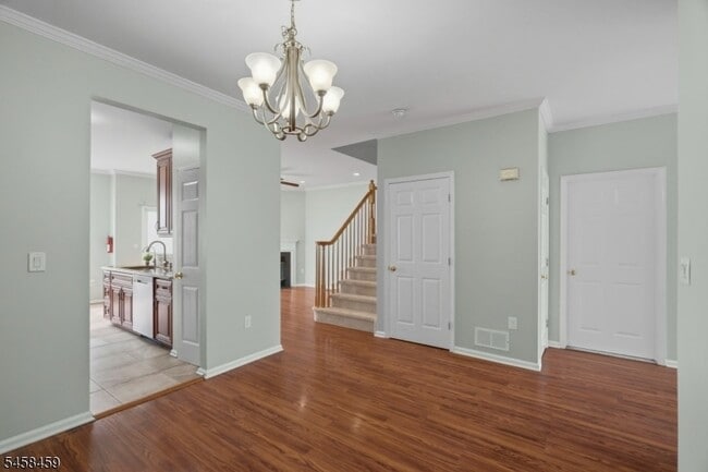 13 Reins Ct