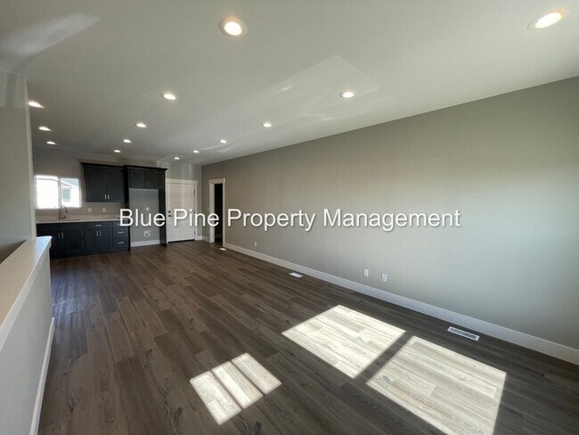 Photo - 5844 Wildrose Ave