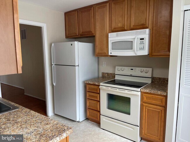 Photo - 1664 Yorktown Ct