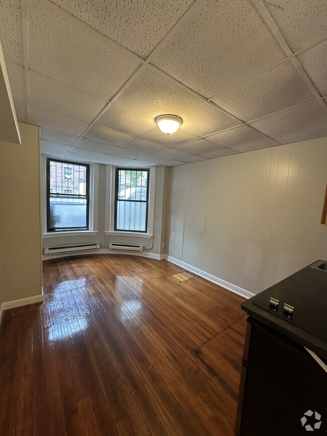 Building Photo - 868 Beacon St Rental