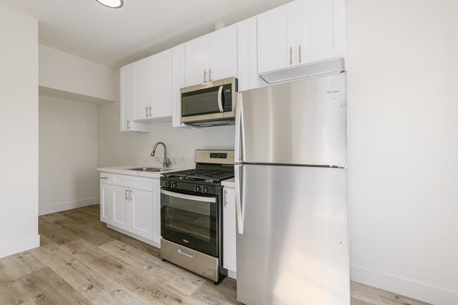 Building Photo - 1625 Mariposa Ave Rental
