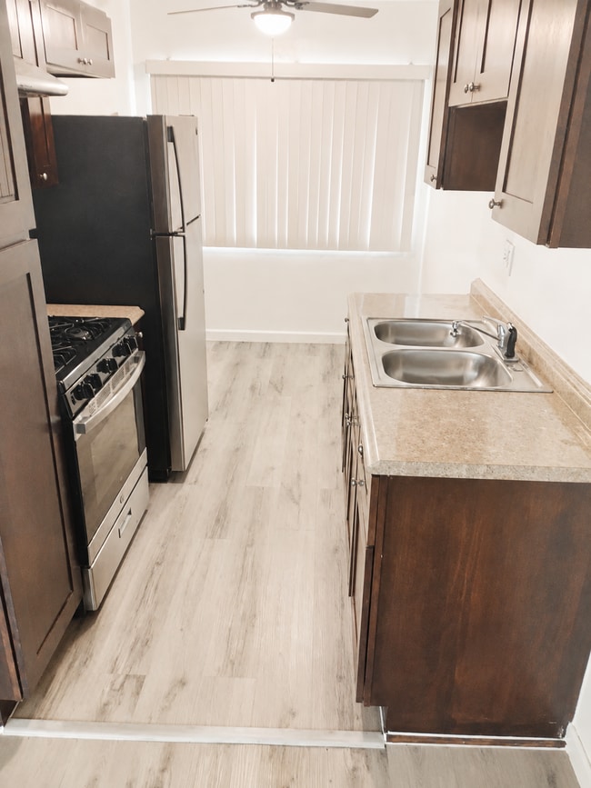 Building Photo - 5242 Cahuenga Blvd Unit Apt #3