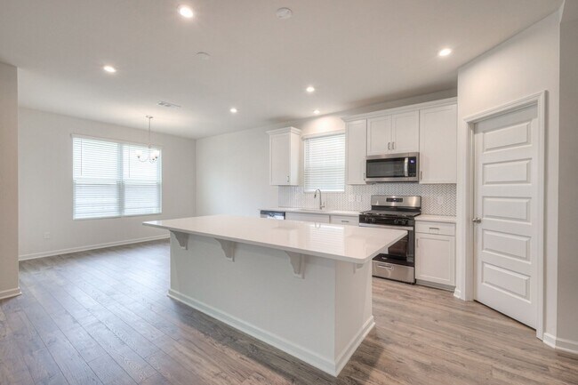 Photo - 1221 Shady Pine Dr