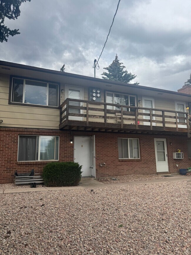 Building Photo - One Bedroom on the West Side of 25! Coming Mid-April! Unit 5