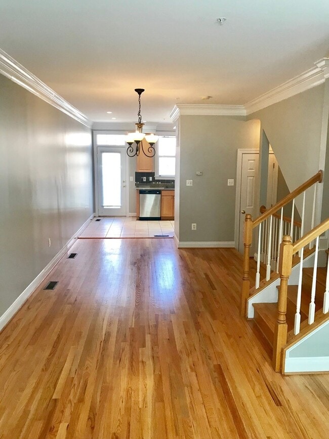 Photo - 4 Story Arlington Home / With Garage Parking in Stellar Location!