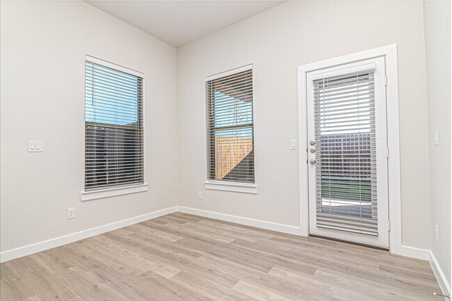 Photo - 6106 Purtis Crk Dr