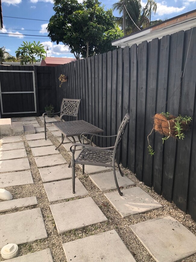 Patio - 6130 SW 12th St