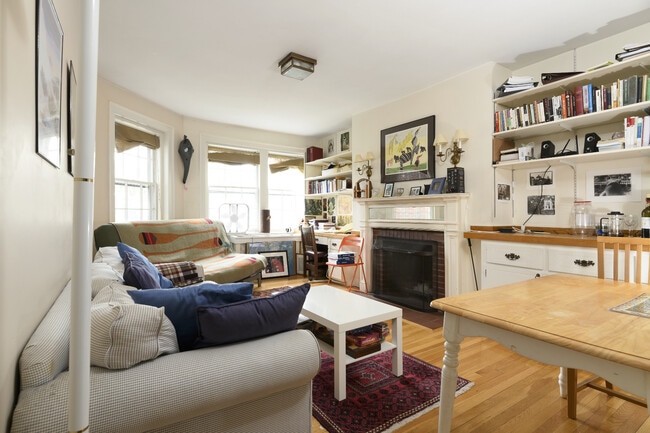 Building Photo - 41 Bowdoin St Unit 3-4 Rental