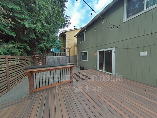 Photo - 6716 Takota Pl NE