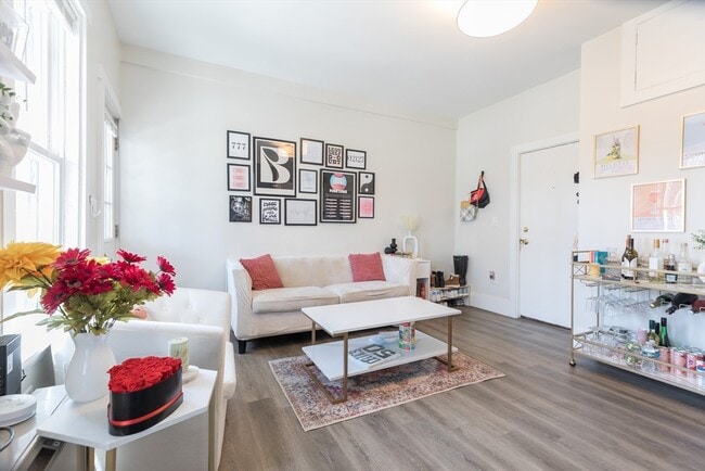 Photo - 100 H St Unit 1