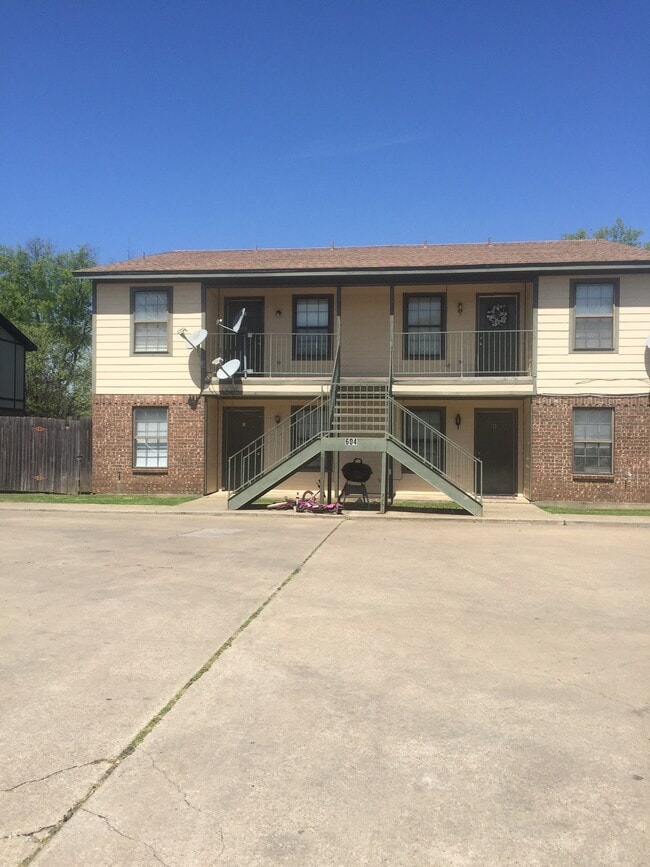 Building Photo - 604 Race St Unit D