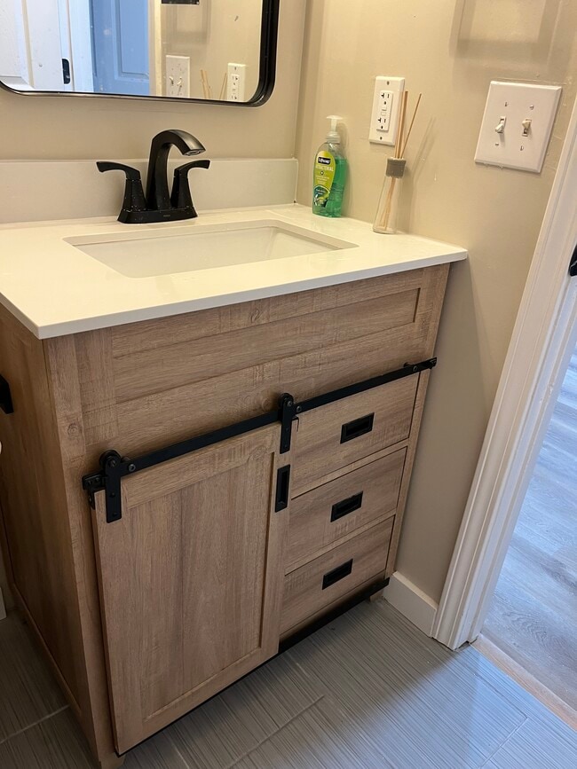 Vanity stylist barn door - 2741 Jones Ave Unit A