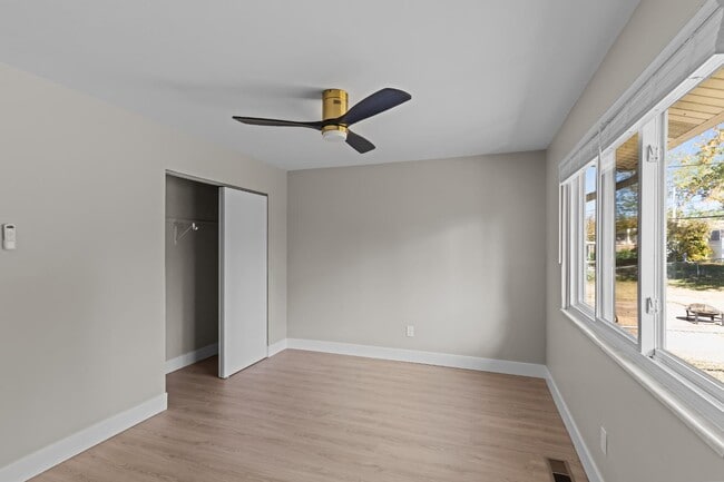 Photo - 2180 Glenoro Dr