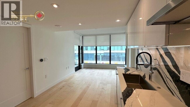 135 13th St E Unit 304