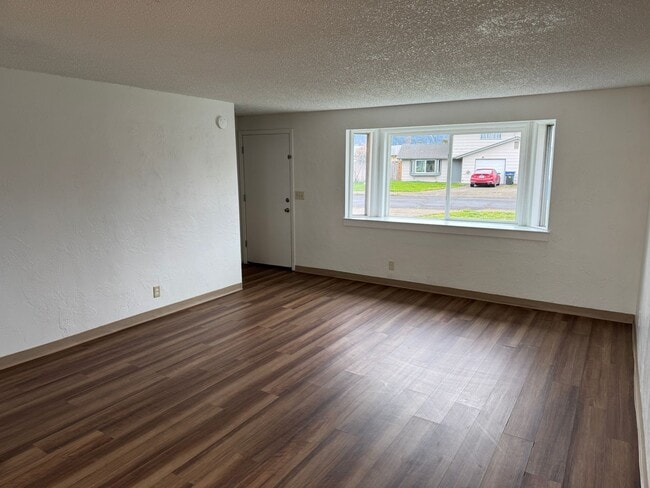 Photo - 2 bed 1 1/2 bath duplex in Springfield!