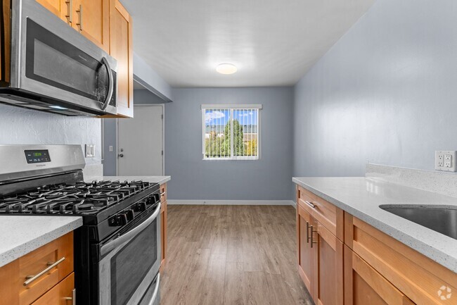 Building Photo - 1633 Chestnut Ave Rental
