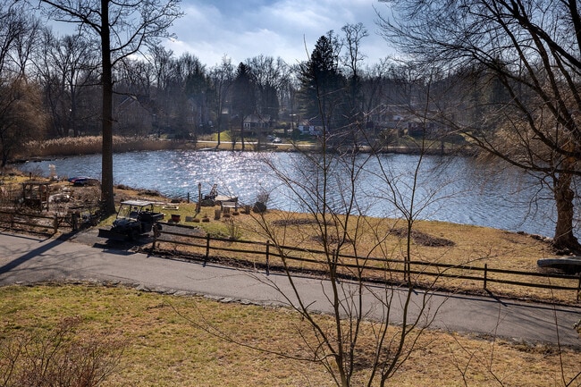 Photo - 16 Crescent Dr